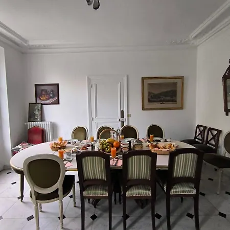 Domaine De Ris בית הארחה