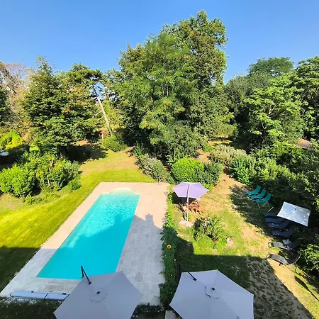 Domaine De Ris בית הארחה *